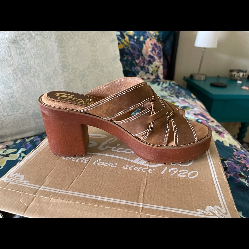 Brand new-still in box Sbicca Keachi Choc sandals